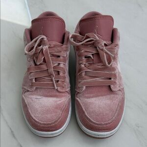 Women’s Air Jordan 1 Low SE Pink Velvet 2022